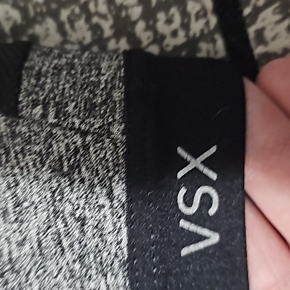 2 like new Victoria secret bras - Picture 7 of 10